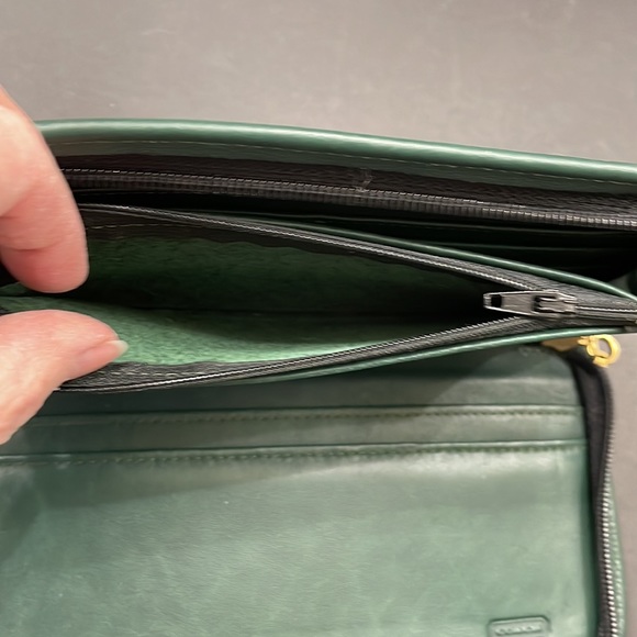 RARE Green Vintage Coach Zip Around Wallet Excellent Condition - Picture 9 of 16